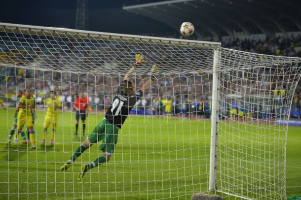 Steaua ratează dramatic grupele Champions League. Moţi apără două lovituri de departajare