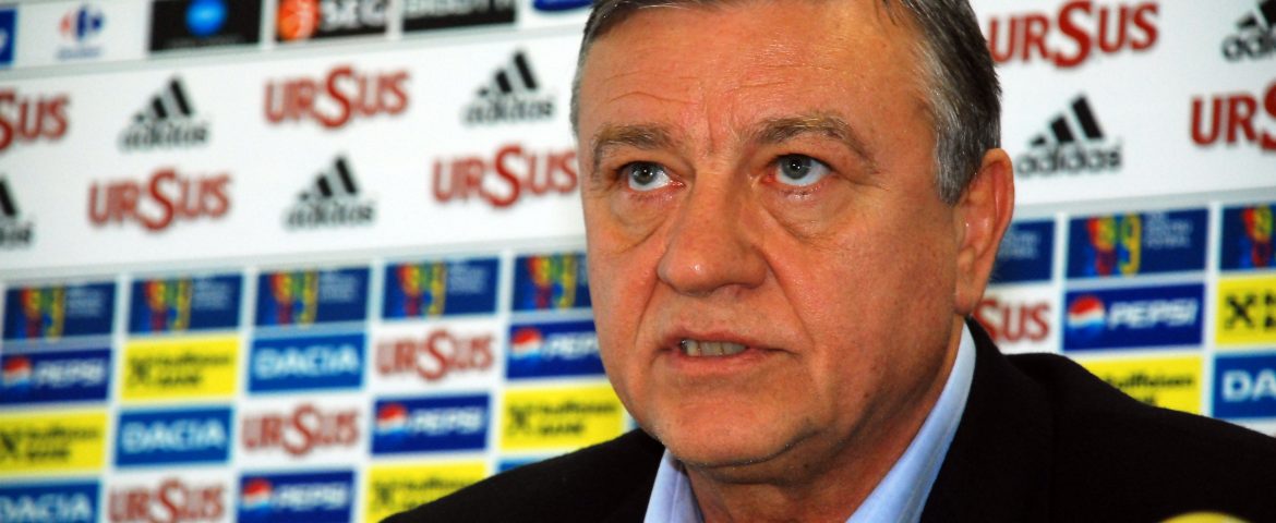 Mircea Sandu renunţă să mai fie preşedintele de onoare al FRF