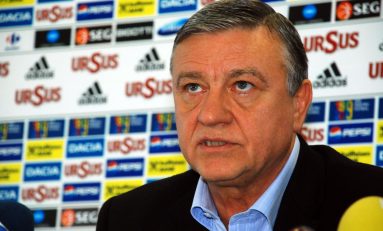 Mircea Sandu renunţă să mai fie preşedintele de onoare al FRF