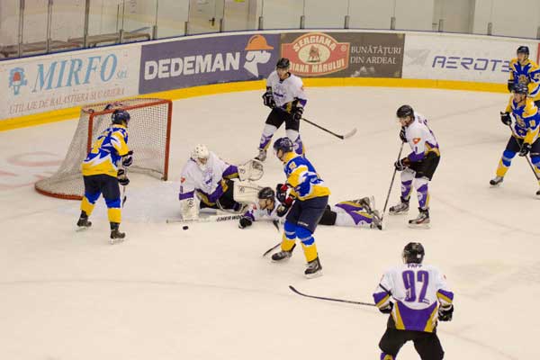 Hochei pe gheață. Corona Brașov, învinsă acasă de Dab Docler în Liga MOL