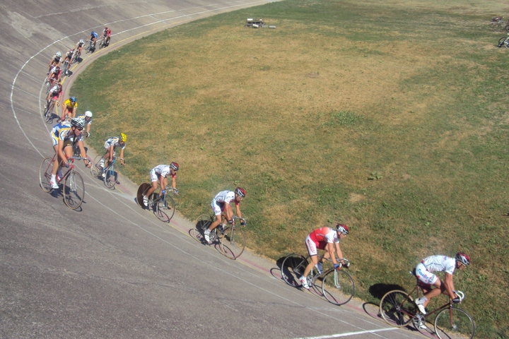 Olimpia, patru titluri, Dinamo, două, la debutul Naționalelor de velodrom