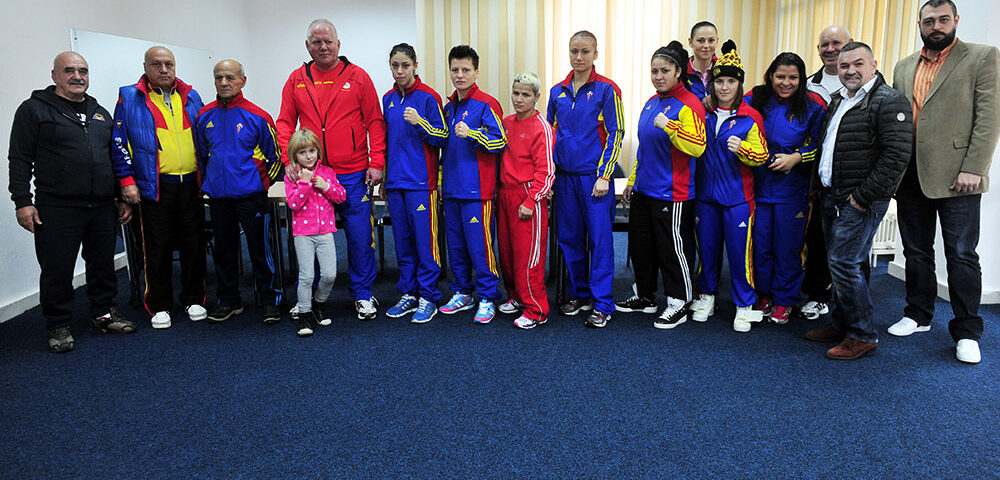 Antrenorul Adrian Lacatus si-a propus cinci medalii la Mondialele de box ale senioarelor