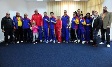 Antrenorul Adrian Lacatus si-a propus cinci medalii la Mondialele de box ale senioarelor