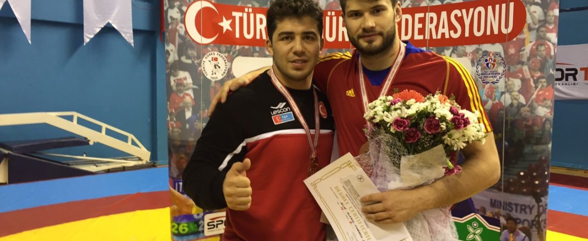 Un bronz și două locuri 5 la turneul internațional de greco-romane de la Istanbul
