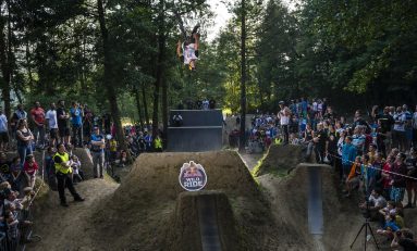 Motocicliști zburători: BMX & MTB Dirt la Electric Castle