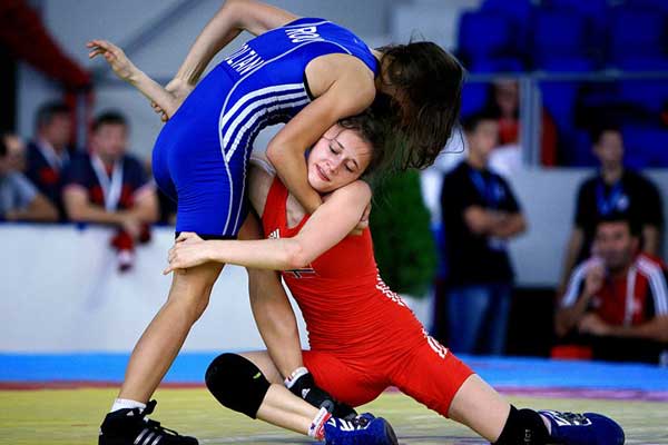 Două clasări lângă podiumul întrecerilor continentale de lupte pentru juniori