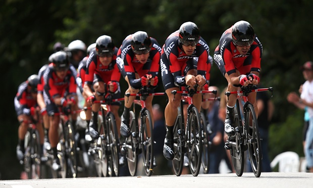 BMC se impune în contratimpul pe echipe din Turul Franței, Froome păstrează tricoul galben