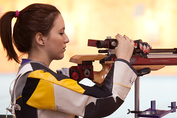 Laura Ilie aduce primul aur la Universiadă în proba de pușcă 50 metri, Sanda Belgyan, finalistă la 400 metri