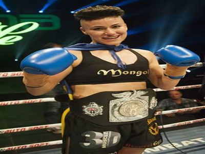 Conferinţa de presă a primei campioane mondiale din România în kickbox-ul profesionist