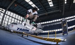 8 skateboarderi au luat cu asalt hangarul Tarom pentru o sesiune inedita pe placa