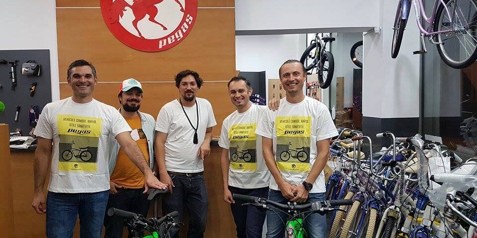 Trei români vor să traverseze Deșertul Atacama și vulcanul Ojos Del Salado pe biciclete Pegas