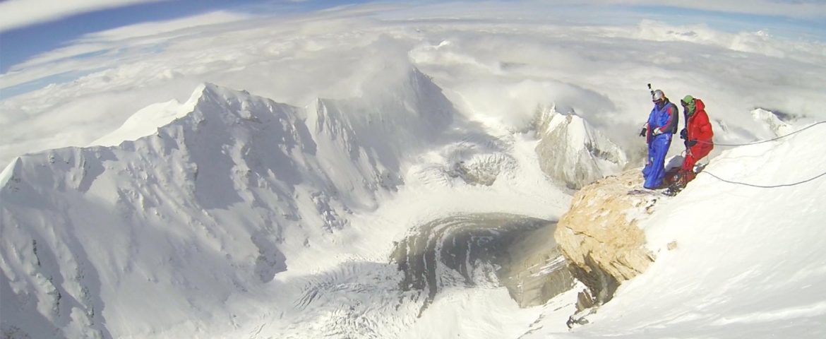 Record mondial pentru cel mai înalt BASE jump