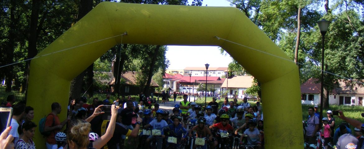 CAMPIONII COPILĂRIEI ȘI-AU DAT ÎNTÂLNIRE LA MUZEUL SATULUI BĂNĂȚEAN LA JUNIOR MARATON 2018