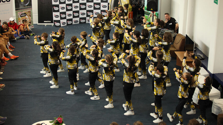 Spectacol și petrecere pentru micii sportivi