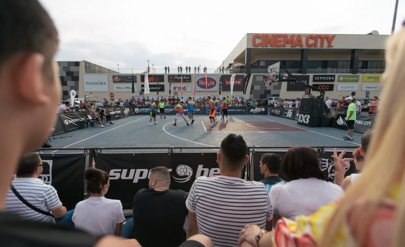 Superbet Galați Streetball a fost organizat de Shopping City Galați în parteneriat cu Sport Arena Streetball și a fost susținut de Superbet, Nike, sport-loft.com, Fitbit, Kiss FM, Horizon, Ideal Board Games, APAN Motors, Carrefour și Primăria Municipiului Galați.