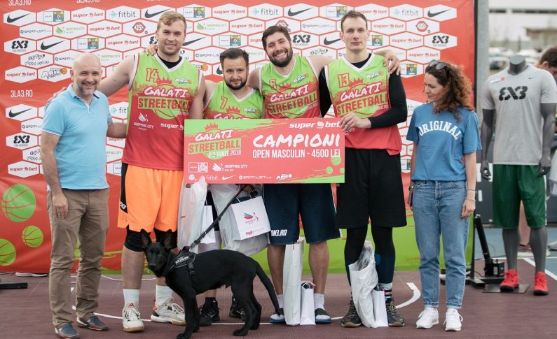 Adrian Guțoaia, alături de coechipierii săi din echipa Autohtonii, s-a impus alături la categoria Open Masculin, încasând un cec în valoare de 4500 de lei și premii oferite de Nike.