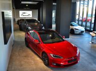 Teslounge Bucharest anunță inaugurarea primului showroom independent pentru mașini Tesla din România