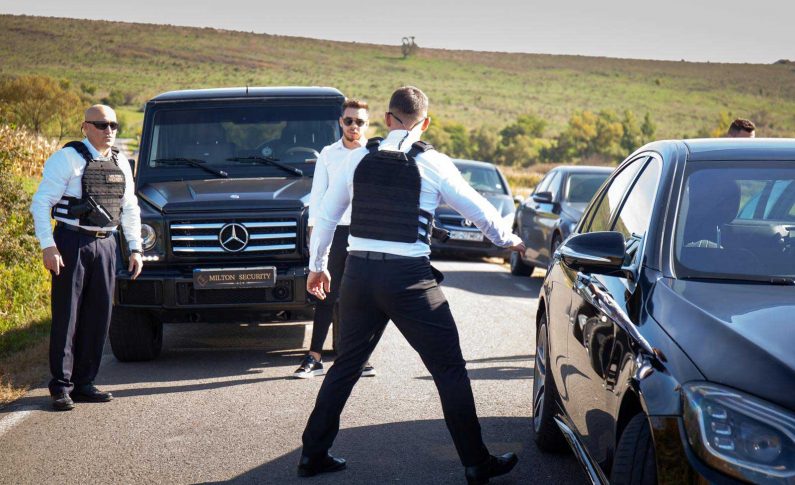 Suntem cu toții  despre oamenii noștri,  dar în slujba voastră: Clienții MILTON SECURITY!